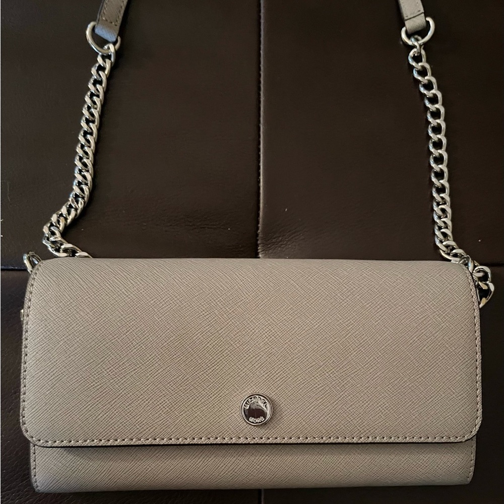MICHAEL KORS wallet on chain 
Leather Crossbody USED ONCE/LIKE NEW